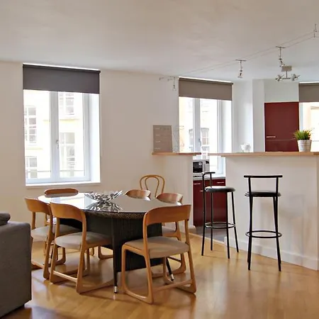 דירה Little - Theo *